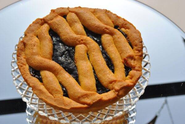 Torta crostata artigianale alle prugne