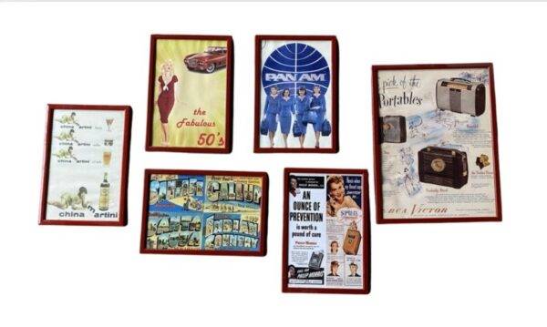Serie di 6 quadri legno laccato rosso con stampa vintage